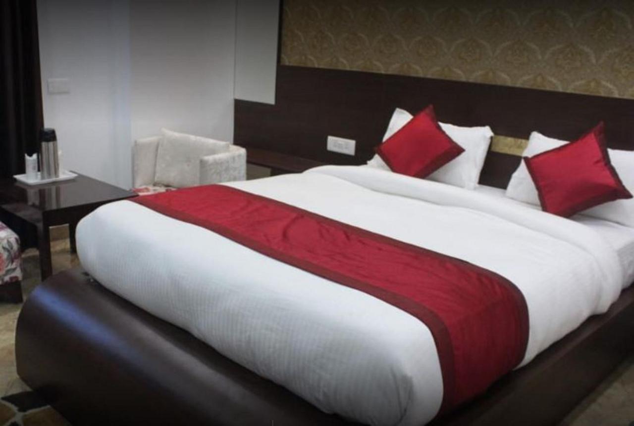 Hotel Golden Tulip Purnia Esterno foto